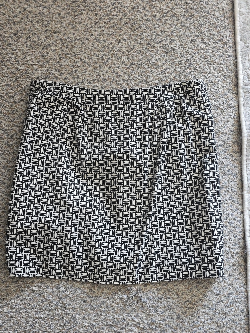 LOFT ANN TAYLOR Black and White Geometric Mini Skirt SIZE 8P